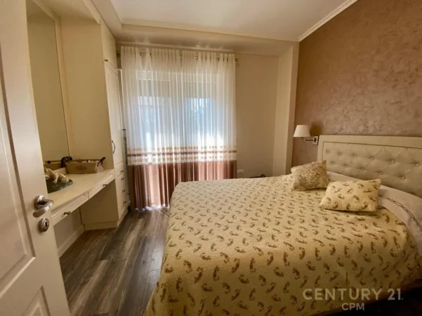 Tirane, jepet me qera apartament 2+1+Aneks+Ballkon Kati 2, 110 m² 1.500 € (Sunrise)