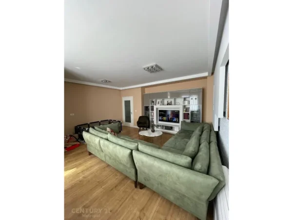 Tirane, jepet me qera apartament 2+1+Aneks+Ballkon Kati 7, 80 m² 1.000 € 