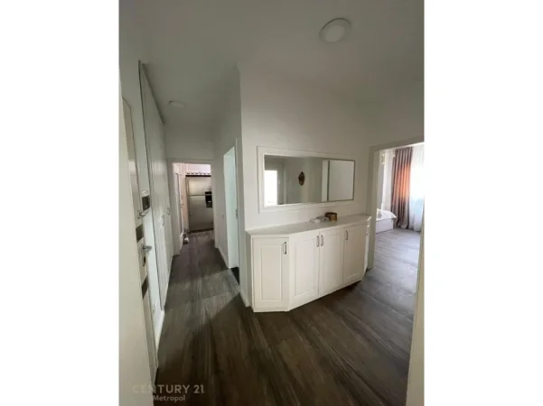 Tirane, jepet me qera apartament 2+1+Aneks+Ballkon Kati 7, 80 m² 1.000 € 