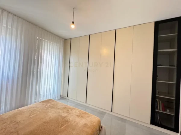 Tirane, jepet me qera apartament 1+1+Aneks+Ballkon Kati 2, 75 m² 700 € 