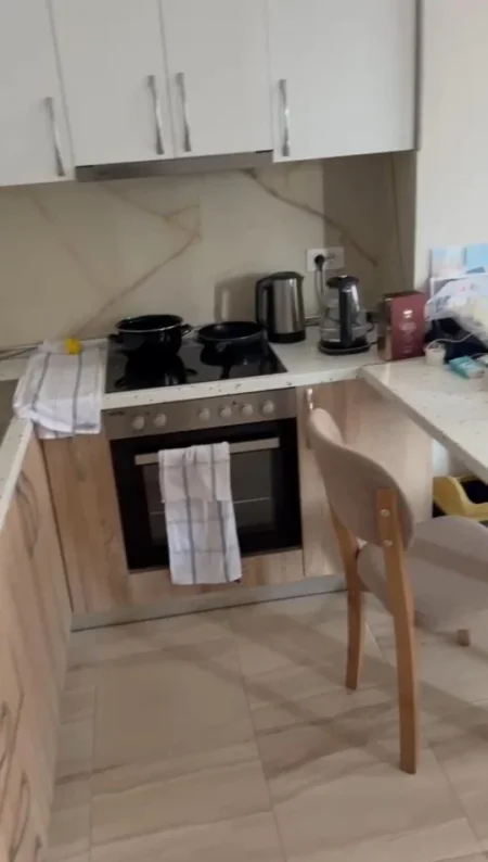 Tirane, jepet me qera apartament 1+1 Kati 2, 55 m² 450 € (Rruga Karl Gega)