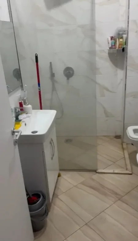 Tirane, jepet me qera apartament 1+1 Kati 2, 55 m² 450 € (Rruga Karl Gega)