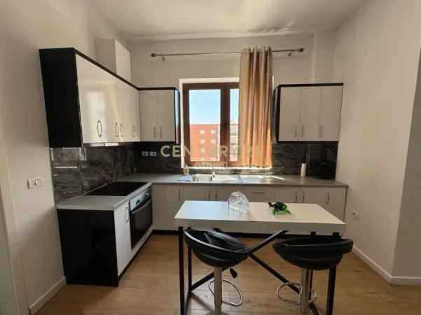 Tirane, jepet me qera apartament 1+1+Aneks+Ballkon Kati 7, 75 m² 650 € 