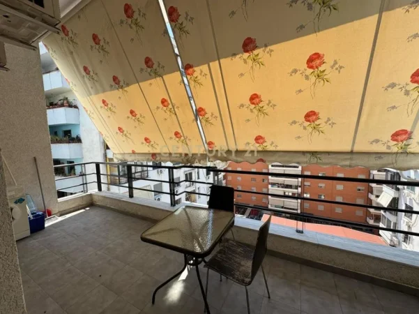 Tirane, jepet me qera apartament 1+1+Aneks+Ballkon Kati 7, 75 m² 650 € 