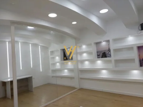 Tirane, jepet me qera dyqan Kati 0, 60 m² 1.250 € (MYSLYM SHYRI)