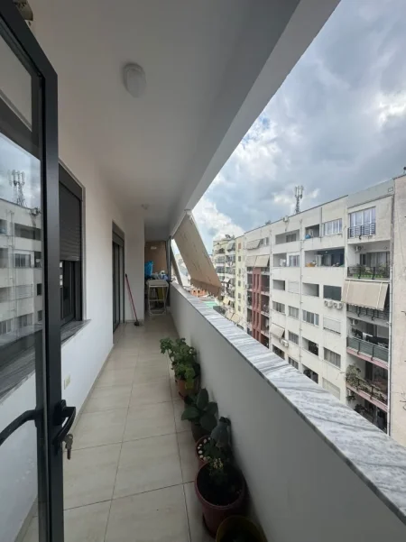 Tirane, jepet me qera apartament 2+1+Ballkon Kati 7, 112 m² 600 € (Astir)