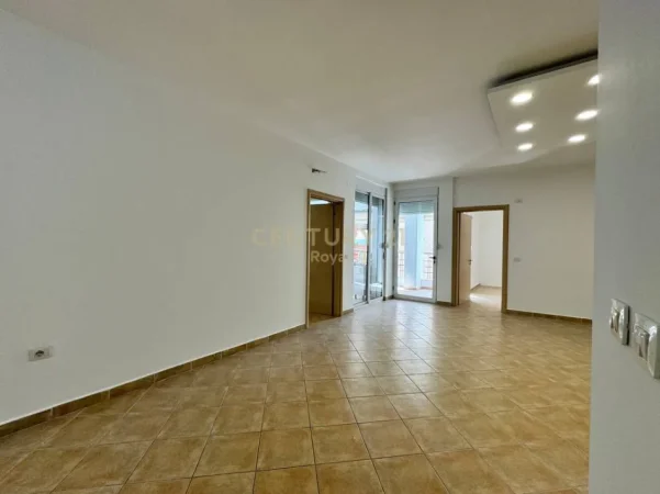 Tirane, shes apartament 2+1+Aneks+Ballkon Kati 2, 121 m² 209.000 € 