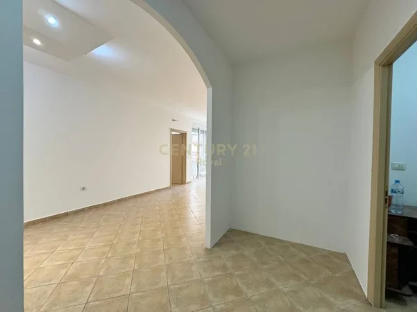 Tirane, shes apartament 2+1+Aneks+Ballkon Kati 2, 121 m² 209.000 € 