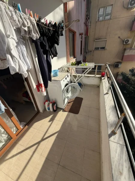 Tirane, jepet me qera apartament 1+1 Kati 3, 70 m² 400 € (Karburant Kastrati ne Xhamllik)
