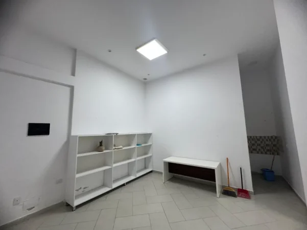 Tirane, jepet me qera ambjent biznesi Kati 0, 67 m² 450 € (Astir)