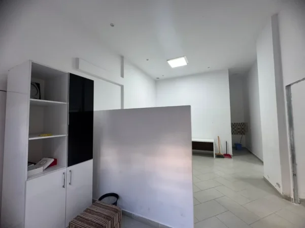 Tirane, jepet me qera ambjent biznesi Kati 0, 67 m² 450 € (Astir)