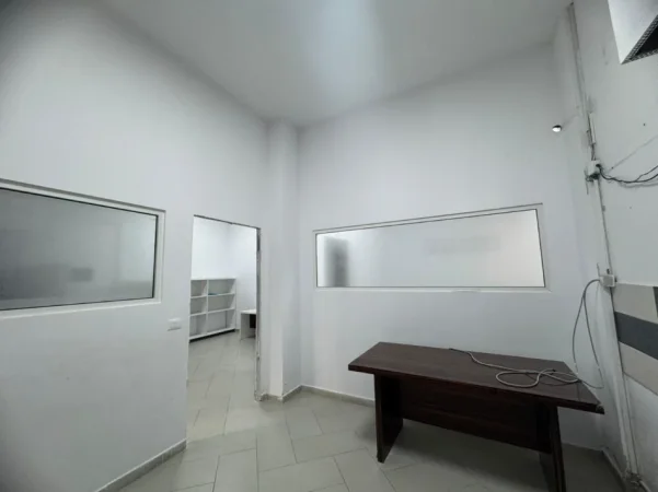 Tirane, jepet me qera ambjent biznesi Kati 0, 67 m² 450 € (Astir)