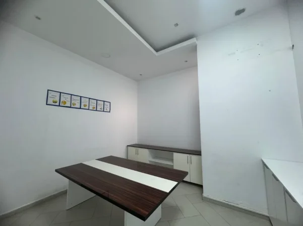 Tirane, jepet me qera ambjent biznesi Kati 0, 67 m² 450 € (Astir)