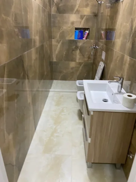 Tirane, jepet me qera apartament 2+1 Kati 2, 90 m² 600 € (Brryli)