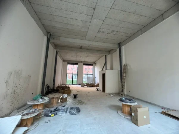 Tirane, jepet me qera ambjent biznesi Kati 0, 150 m² 1.500 € (Urban Gate, Astir)