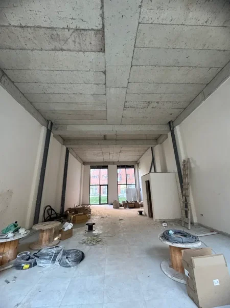 Tirane, jepet me qera ambjent biznesi Kati 0, 150 m² 1.500 € (Urban Gate, Astir)