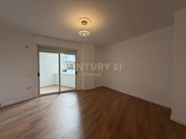 Tirane, shes apartament 2+1+Aneks+Ballkon Kati 3, 113 m² 150.000 € 