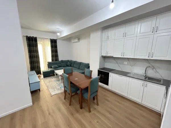 Tirane, jepet me qera apartament 2+1 Kati 4, 500 € (Ali Demi)