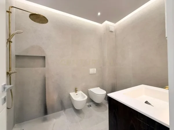 Tirane, shes apartament 2+1+Aneks+Ballkon Kati 7, 105 m² 261.300 € (Shkolla e Kuqe)