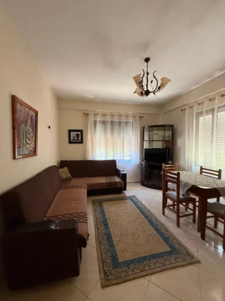 Tirane, jepet me qera apartament 1+1 Kati 2, 70 m² 400 € (Spitali Amerikan 2)
