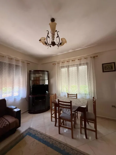Tirane, jepet me qera apartament 1+1 Kati 2, 70 m² 400 € (Spitali Amerikan 2)
