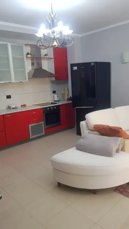 Tirane, jepet me qera apartament 2+1+Ballkon Kati 1, 90 m² 700 € (Rruga Hamid Shijaku)