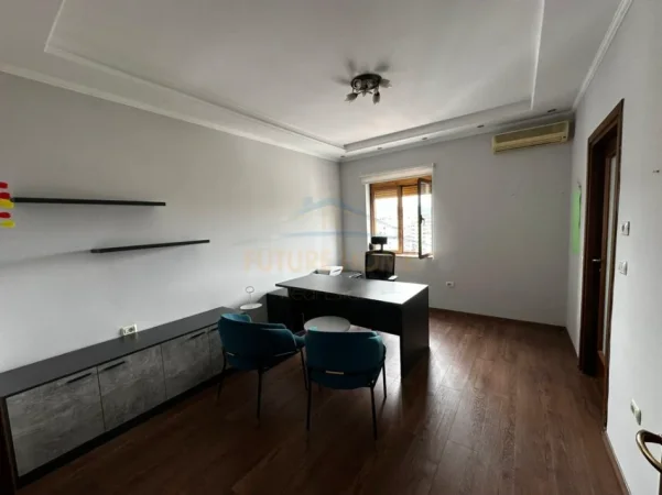 Tirane, jepet me qera zyre Kati 10, 125 m² 2.300 € (Blloku Tirane,)