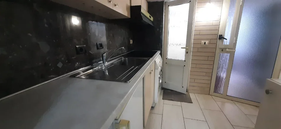 Tirane, jap me qera apartament 1+1+Ballkon Kati 2, 49 m² 370 € (Rruga 5 maji)