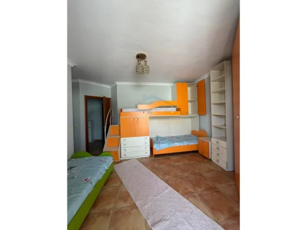 Tirane, jepet me qera apartament 2+1 , 98 m² 450 € (Unaza e Re,)