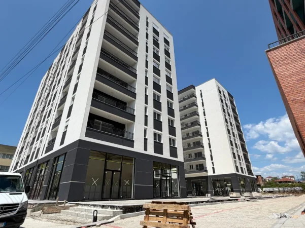 Tirane, shitet dyqan Kati 0, 100 m² 350.000 € (Paskuqan, Buzë Rruge)