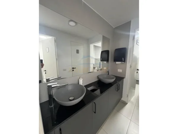 Tirane, shitet ambjent biznesi Kati 0, 107 m² 399.000 € (ASL 2)