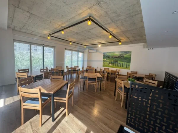 Tirane, shitet ambjent biznesi Kati 0, 107 m² 399.000 € (ASL 2)