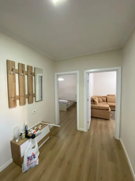 Tirane, jepet me qera apartament 2+1 Kati 4, 100 m² 700 € (Myslym Shyri)