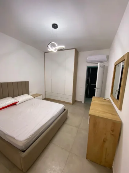 Tirane, jepet me qera apartament 2+1 Kati 9, 110 m² 650 € (rruga 5 maji)