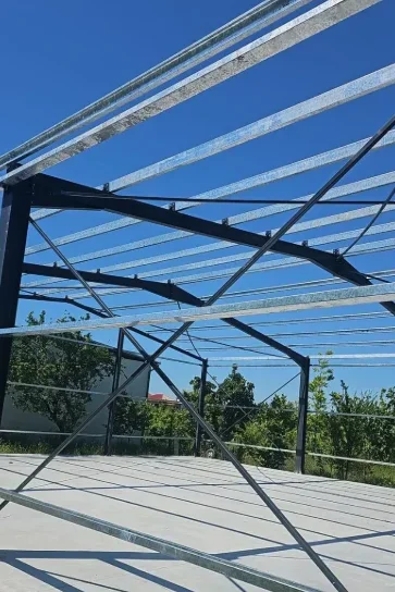 Tirane, jepet me qera magazine , 210 m² 950 € (Kthesa e Kamzës)