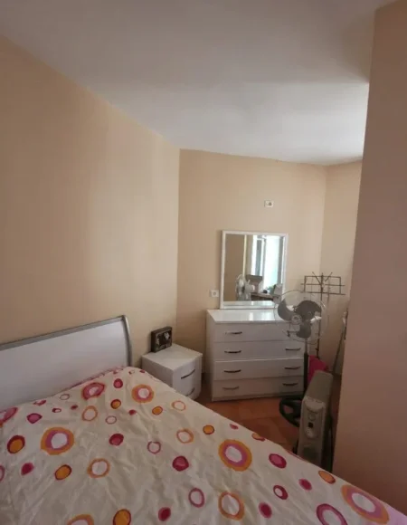 Tirane, jepet me qera apartament 2+1 Kati 5, 80 m² 650 € (Rruga Fortuzi)