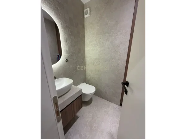 Tirane, jepet me qera apartament 2+1+Aneks+Ballkon Kati 9, 120 m² 2.000 € (Blloku)