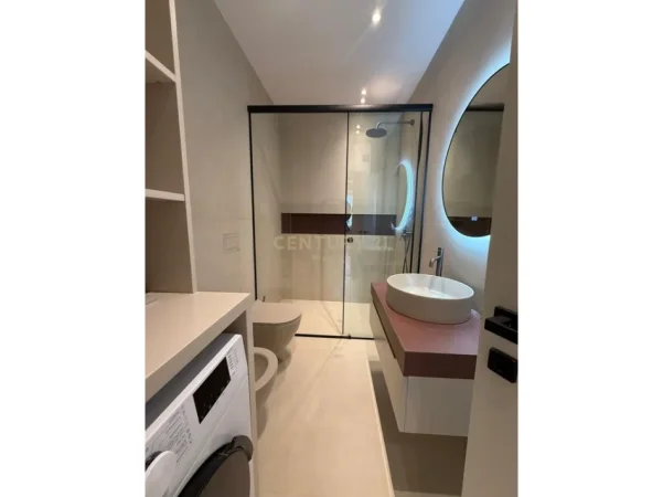 Tirane, jepet me qera apartament 2+1+Aneks+Ballkon Kati 9, 120 m² 2.000 € (Blloku)