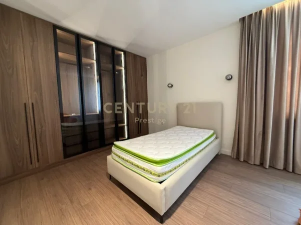 Tirane, jepet me qera apartament 2+1+Aneks+Ballkon Kati 9, 120 m² 2.000 € (Blloku)