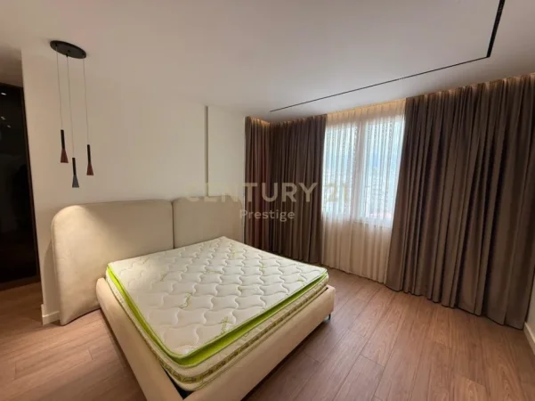 Tirane, jepet me qera apartament 2+1+Aneks+Ballkon Kati 9, 120 m² 2.000 € (Blloku)