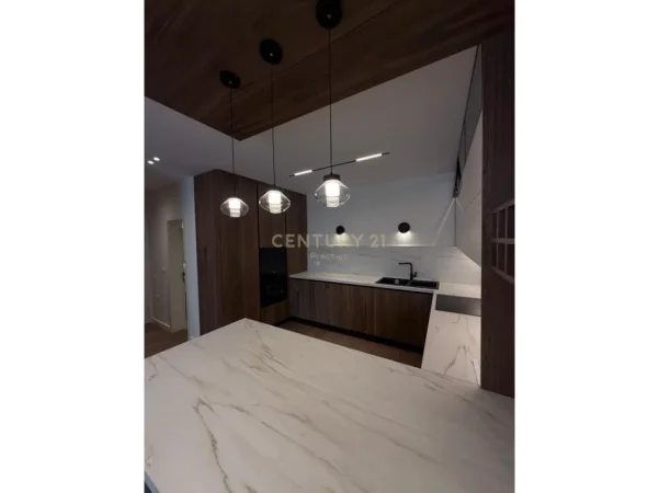 Tirane, jepet me qera apartament 2+1+Aneks+Ballkon Kati 9, 120 m² 2.000 € (Blloku)