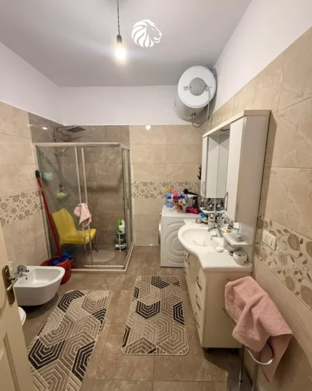 Tirane, jap me qera apartament 2+1 , 600 € 