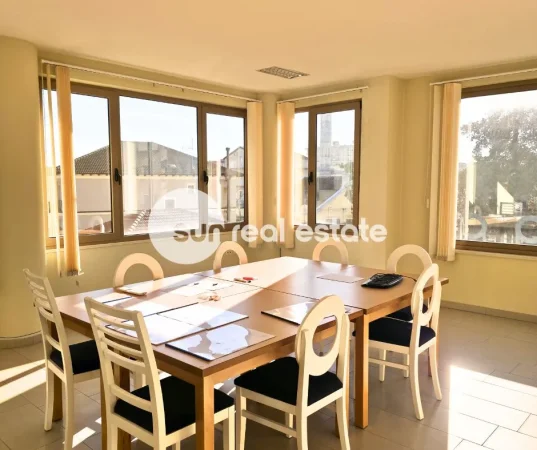 Shkoder, jepet me qera ambjent biznesi Kati 3, 60 m² (QENDER)
