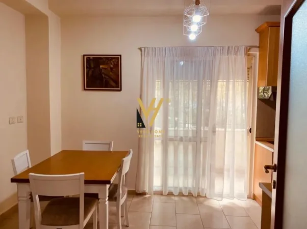 Tirane, jepet me qera apartament 2+1+Ballkon Kati 1, 120 m² 770 € (BRRYL)