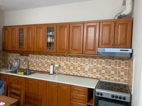 Tirane, jepet me qera garsonier 1+1 Kati 1, 75 m² 400 € (VASIL SHANTO)
