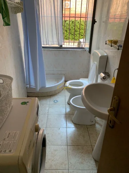 Tirane, jepet me qera garsonier 1+1 Kati 1, 75 m² 400 € (VASIL SHANTO)