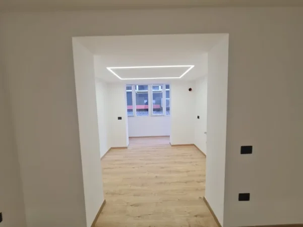 Tirane, shitet ambjent biznesi Kati 2, 107 m² 320.000 € (Bllok)