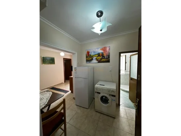 Tirane, jepet me qera apartament 1+1 Kati 3, 42 m² 450 € (Rruga e Elbasanit, Tiranë,)
