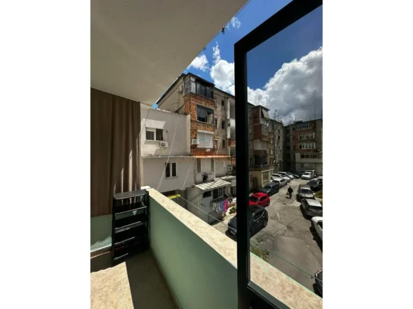 Tirane, jepet me qera apartament 1+1 Kati 3, 42 m² 450 € (Rruga e Elbasanit, Tiranë,)
