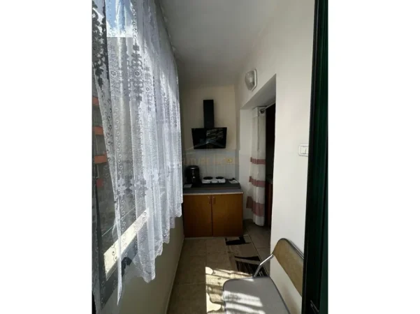 Tirane, jepet me qera apartament 1+1 Kati 3, 42 m² 450 € (Rruga e Elbasanit, Tiranë,)